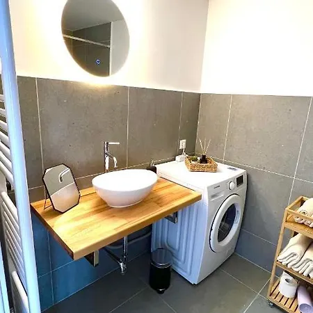 Schoene In Linden - 48qm, Moderne Kueche, Bad, Balkon, 4 Personen, Wifi * Hannover
