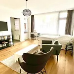 Schoene In Linden - 48qm, Moderne Kueche, Bad, Balkon, 4 Personen, Wifi アパート *