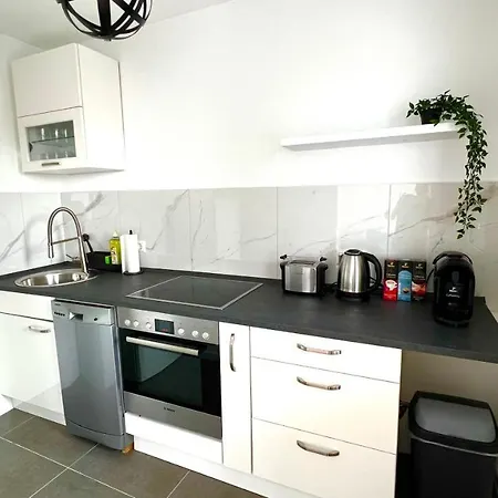 Schoene In Linden - 48qm, Moderne Kueche, Bad, Balkon, 4 Personen, Wifi * ハノーファー