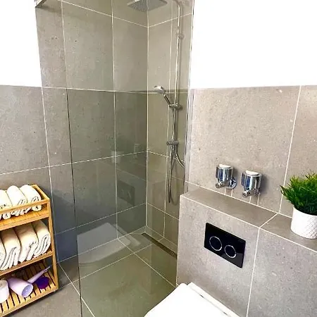 Schoene In Linden - 48qm, Moderne Kueche, Bad, Balkon, 4 Personen, Wifi Apartmán *