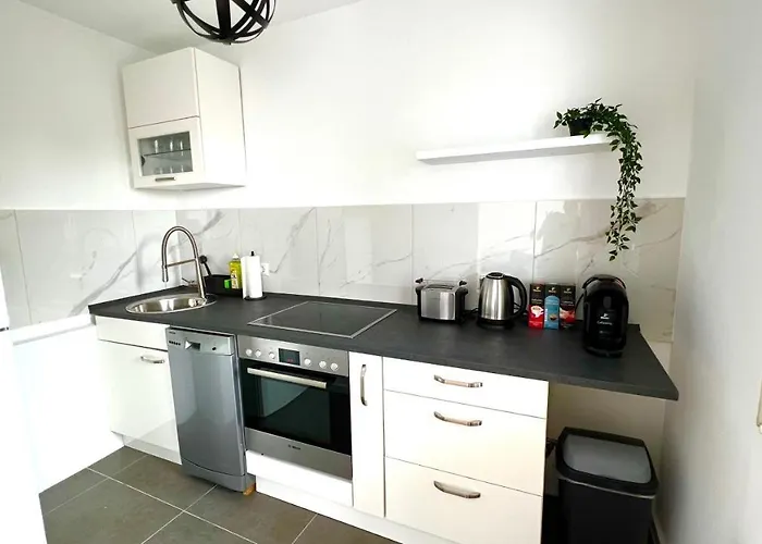 Schoene In Linden - 48qm, Moderne Kueche, Bad, Balkon, 4 Personen, Wifi * 汉诺威